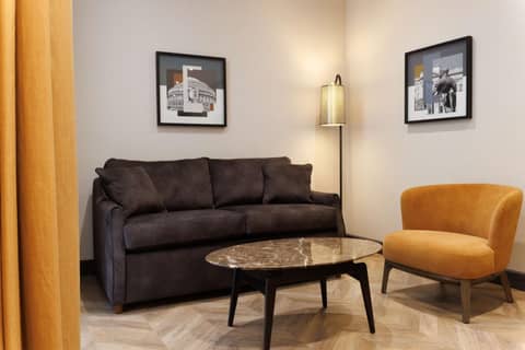 DoubleTree by Hilton London Victoria — living room