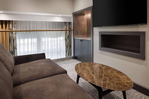DoubleTree by Hilton London Victoria — living room