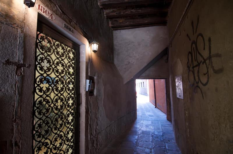 Al Portico Guest House — building