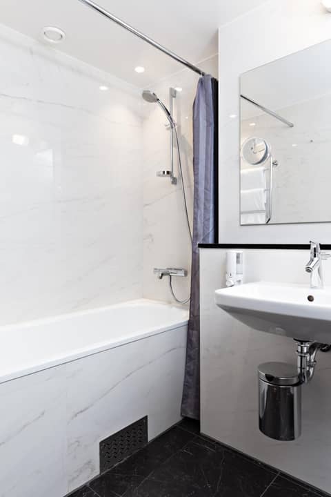 Best Western Hotel Arena — bathroom