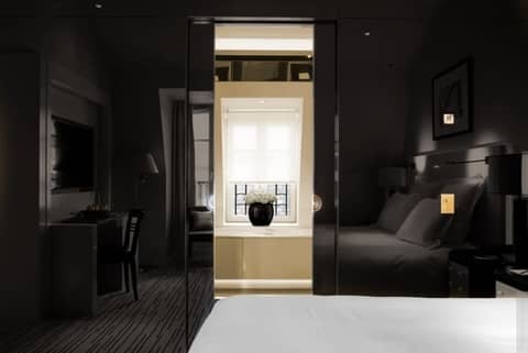 Hôtel Montaigne — photo 9