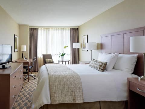 Chelsea Hotel Toronto — hotel room