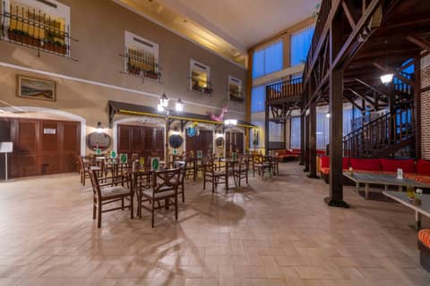 Armas Labada — recepcion & lobby