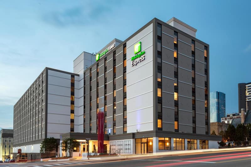 Holiday Inn Express Nashville-Downtown - Broadway by IHG — building