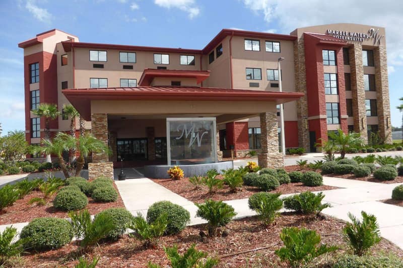 Marble Waters Hotel & Suites, Trademark by Wyndham — building