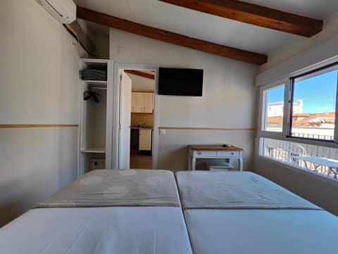 Apartamentos Mayor Centro — hotel room
