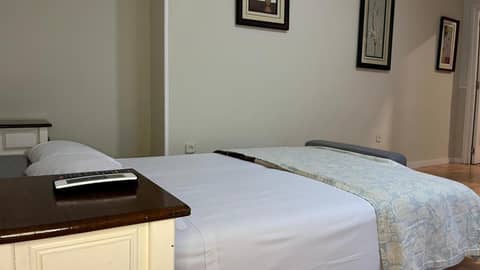 Apartamentos Mayor Centro — hotel room