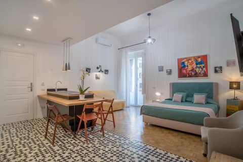 Napoliamo Guest House — hotel room