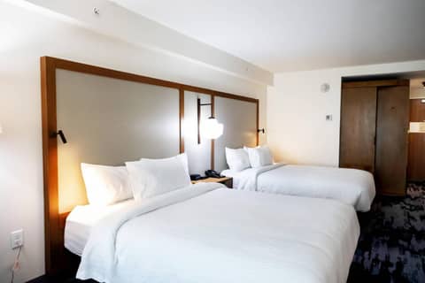 Fairfield by Marriott Inn & Suites Louisville Airport — hotel room