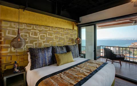 Pinnacle Resorts 179 - Adults Only — hotel room