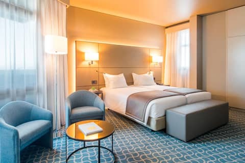 Hotel Dom Henrique - Downtown — hotel room