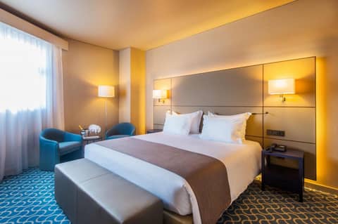 Hotel Dom Henrique - Downtown — hotel room