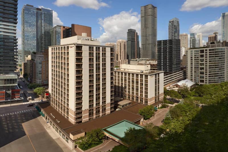 Courtyard by Marriott Toronto Downtown — building