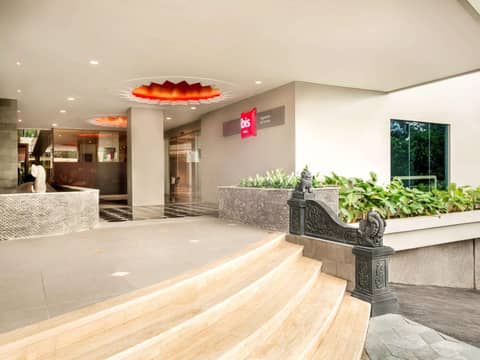 ibis Yogyakarta Adi Sucipto — recepcion & lobby
