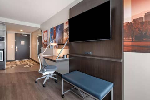 Vīb Hotel by Best Western Denver RiNo — photo 5