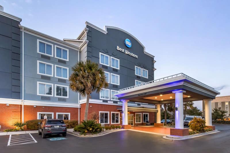 Comfort Inn & Suites North Charleston - Northwoods — building