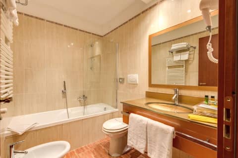 Augusta Lucilla Palace — bathroom