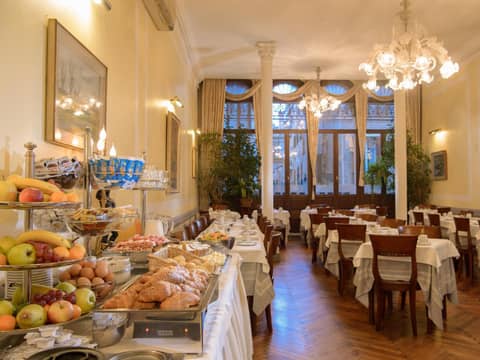 Centauro Hotel — dining