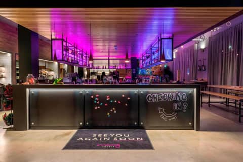 Moxy London Stratford — hotel reception
