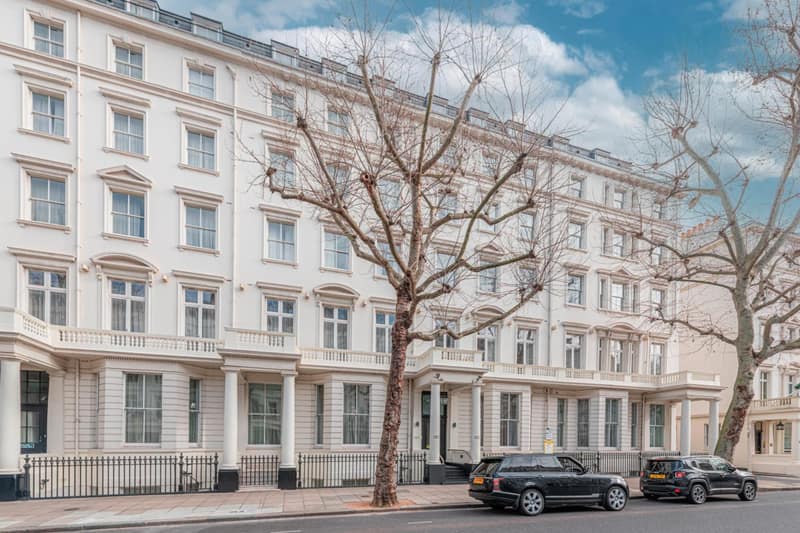 130 Queen's Gate Apartments — building