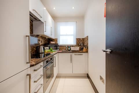 130 Queen's Gate Apartments — kitchen