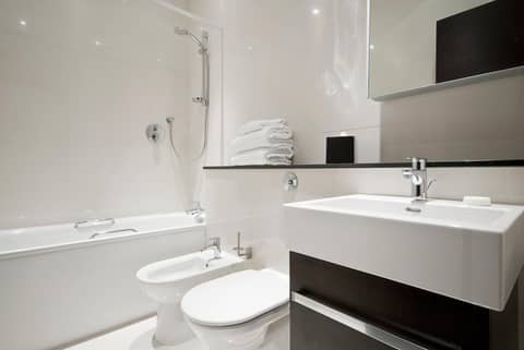 130 Queen's Gate Apartments — bathroom