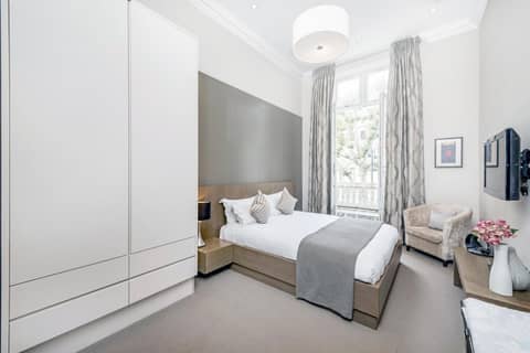 130 Queen's Gate Apartments — fitness center
