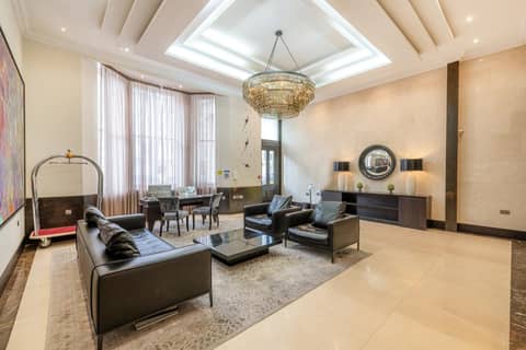 130 Queen's Gate Apartments — living room