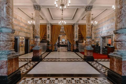 Club Quarters Hotel Trafalgar Square, London — hotel reception