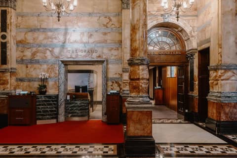 Club Quarters Hotel Trafalgar Square, London — hotel reception