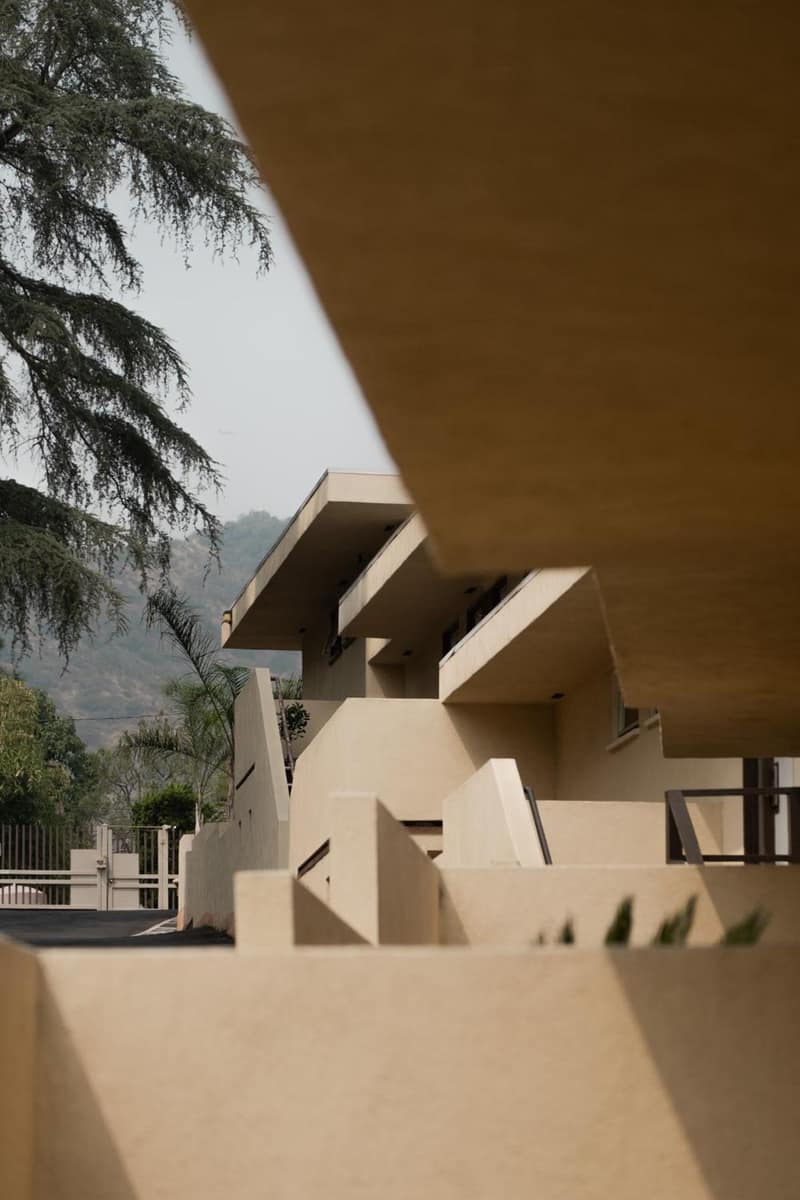 Hollywood Hills Hotel — building
