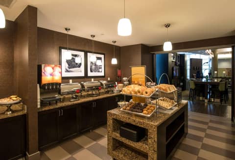 Hampton Inn & Suites Boston Crosstown Center — dining