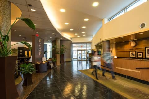 Hampton Inn & Suites Boston Crosstown Center — recepcion & lobby
