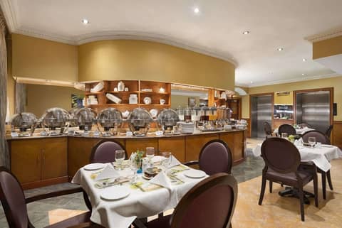 Howard Johnson by Wyndham Abu Dhabi — dining