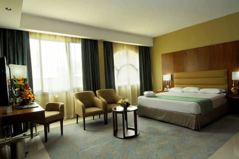 Howard Johnson by Wyndham Abu Dhabi — hotel room