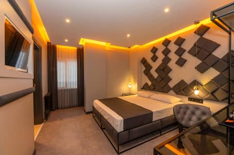 White Palace Hotel — hotel room