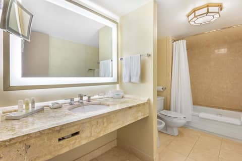 Omni Mont-Royal Hotel — photo 4
