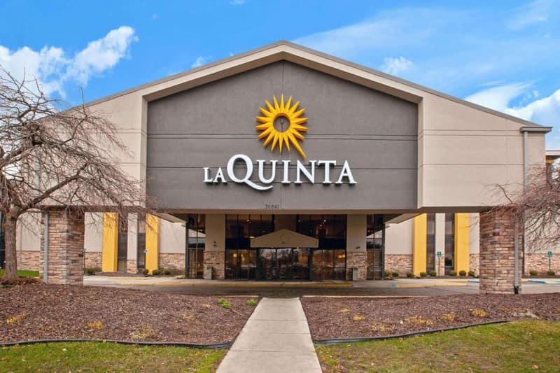La Quinta Inn & Suites by Wyndham Detroit Metro Airport — building