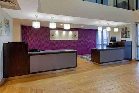La Quinta Inn & Suites by Wyndham Detroit Metro Airport — photo 3