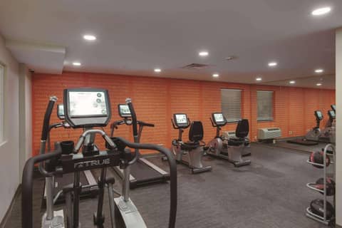 La Quinta Inn & Suites by Wyndham Detroit Metro Airport — photo 5
