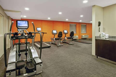 La Quinta Inn & Suites by Wyndham Detroit Metro Airport — photo 8