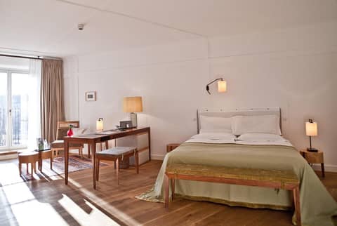 Louis Hotel — hotel room
