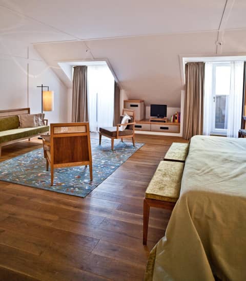 Louis Hotel — hotel room