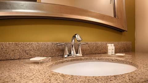 Best Western Plus Jacksonville West — bathroom