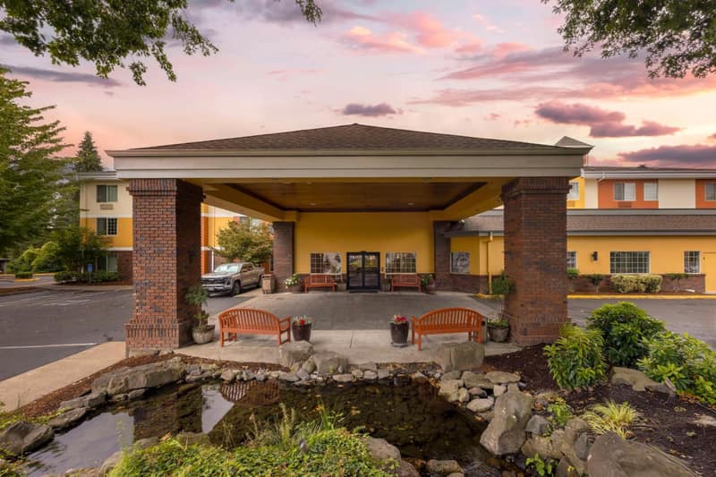 Best Western Plus Northwind Inn & Suites — building