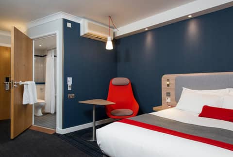 Holiday Inn Express London-Hammersmith by IHG — hotel room