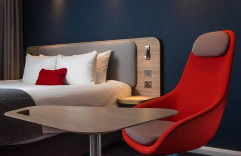Holiday Inn Express London-Hammersmith by IHG — hotel room