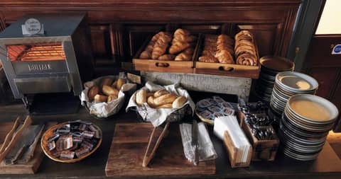The Columbia — breakfast buffet