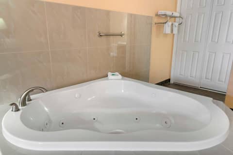 Lemon Tree Hotel and Suites — photo 6