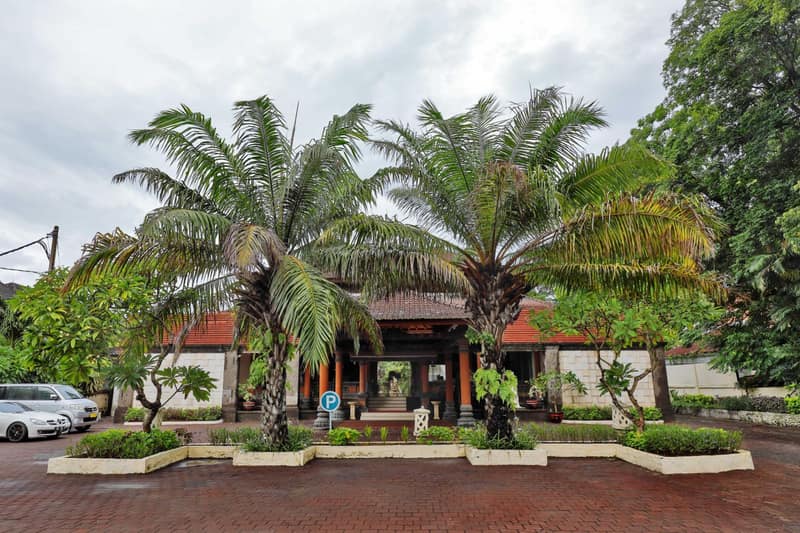 Puri Saron Hotel Seminyak — building